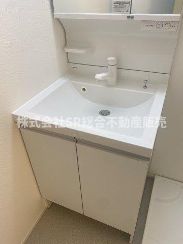 プレジデント東大阪第4棟の独立洗面台|独立洗面台、朝の身支度には欠かせません