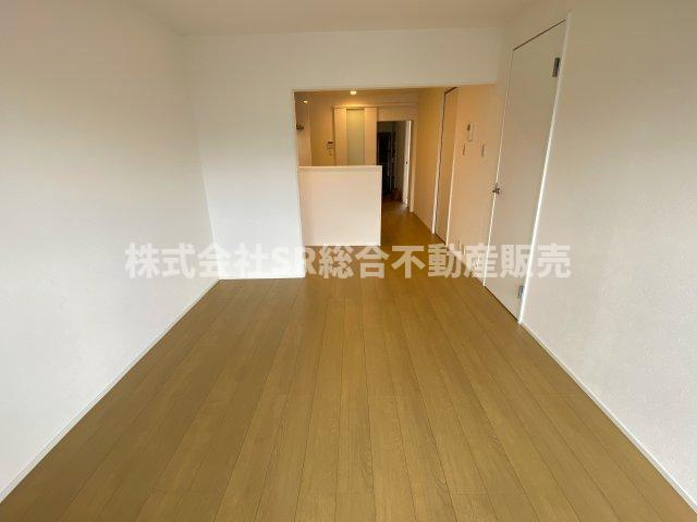 プレジデント東大阪第4棟の居間・リビング|ゆったりとしたリビングです