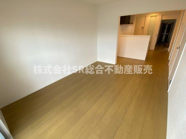 プレジデント東大阪第4棟の居間・リビング|ご家族でゆったりとお過ごしいただけます♪