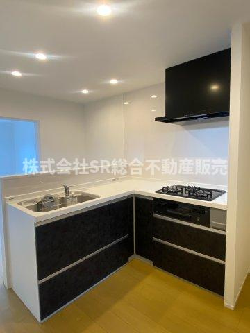 プレジデント東大阪第4棟のキッチン|L字型のカウンターキッチンでご家族の様子を見ながらお料理できます♪