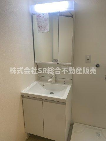 プレジデント東大阪第4棟の独立洗面台|独立洗面台、朝の身支度には欠かせません