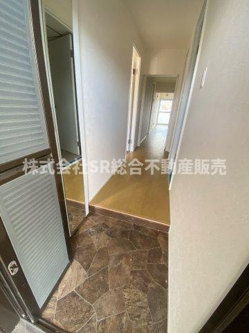 プレジデント東大阪第4棟の玄関|玄関にはシューズボックスもございます！