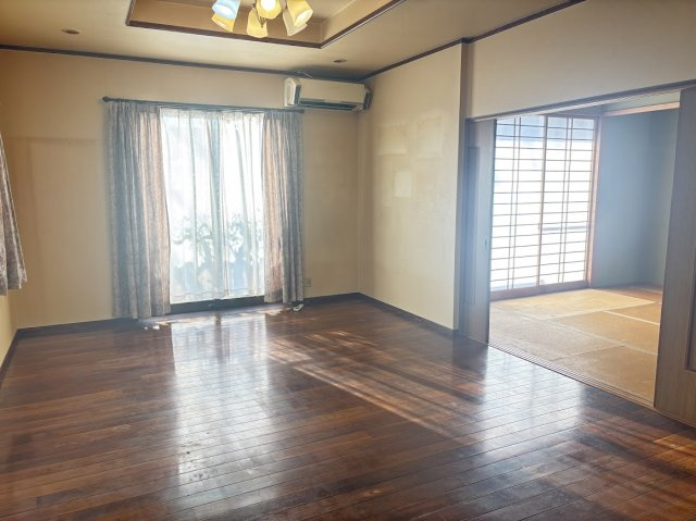 【居間・リビング】 | 東区長嶺東5丁目