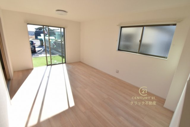 ハートフルタウン 　ひたちなか市平磯町5567番　Aの前面道路含む現地写真|並列駐車可能です。同メーカー完成物件の内覧も、他の物件と合わせての現地ご案内も可能です！HPから、またお電話でも、お気軽にお問い合わせください。