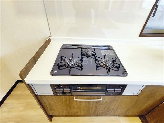 【キッチン】 | 新座市北野３丁目 | 同時にお料理ができる３口コンロ