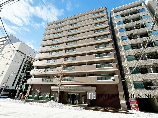 【外観】 | リラハイツ大通公園南 | スタイリッシュで洗練された外観が、毎日帰宅するのを楽しみにさせてくれます。上質なデザインが目を引き、住む人にも訪れる人にも好印象を与える美しい佇まいが魅力です。