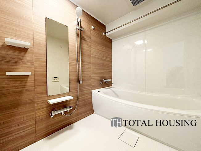 【浴室】 | リラハイツ大通公園南 | 快適な使い心地とゆとりある空間が1日の疲れを解きほぐすバスルーム。空間も浴槽もゆったりのびのび使えるゆとり設計。広く感じるゆとり設計で快適なリラックスタイムを過ごせます。