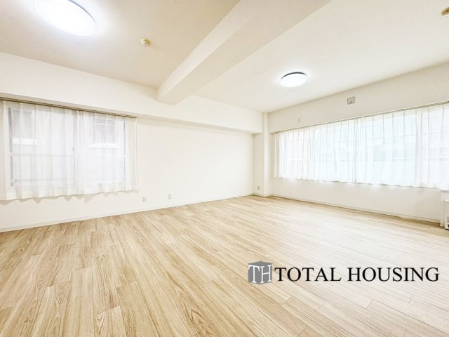 【居間・リビング】 | リラハイツ大通公園南 | 広々としたリビングが魅力的♪日当たりもよく居心地の良い空間です。家族とのコミュニケーションが自然と弾むような仕様は、住む人に笑顔をという想いが込められています。