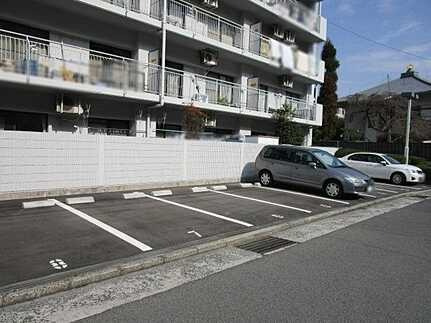 戸坂千足パークマンションの駐車場