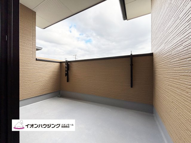 バルコニーは風通しが良く、日中は日当たりも良好です♪