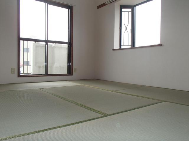 サンモールクレスト |和室は明るい２面採光