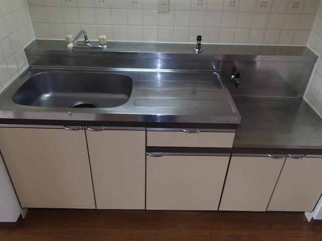 サンモールクレスト |広々キッチンは収納もたっぷり！