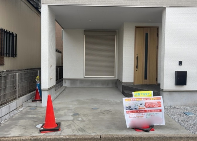 【駐車場】 | 駐車場と明記されていても、最小スペースでつくられた駐車場だと大型車は駐車できなかったり、出入りしにくくなったりする可能性があります。お車のサイズと購入したい物件の駐車場のサイズを現地で確認しましょう。