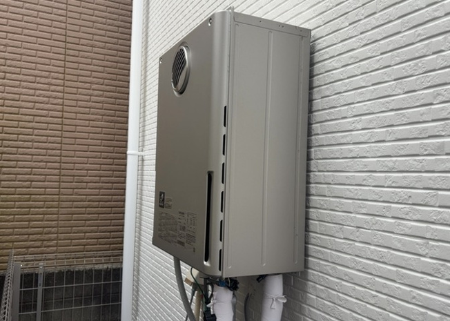 【発電・温水設備】 | 省エネ給湯器とは従来型の給湯器より熱効率が高く、少ない燃料でたくさんのお湯を沸かすことが出来る高効率な給湯器のことを指します。また、省エネ給湯器には種類があり、利便性や効果なども様々です。