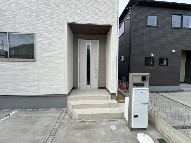 市川市奉免町新築戸建のエントランス|エントランス・玄関ポーチ