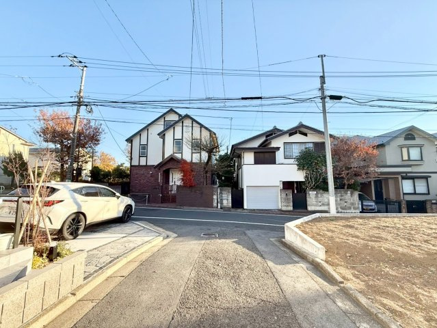 杉並区善福寺4丁目　建築条件無し売地　全2区画の前面道路含む現地写真|2025.12.12撮影

現地ご見学希望・資料請求などお気軽にお問い合わせ下さい！
03-5990-5201