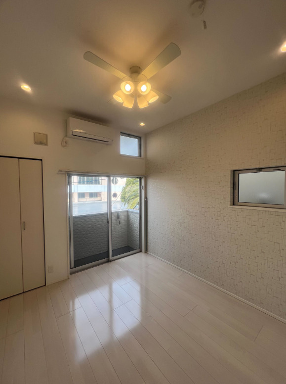 池田市八王寺　ＩＭＰＥＲＩＡＬＲＥＳＩＤＥＮＣＥ八王子の洋室