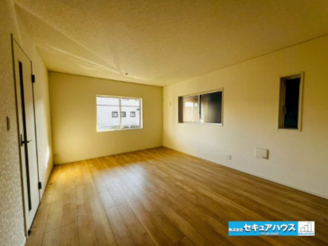 【今からご案内可能】東海市荒尾町曽山　全2棟の居間・リビング|【LDK】
◆日当たりが良く温かい広々リビングは家族の団らんスペースになります。