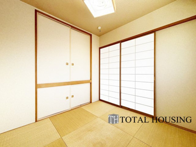 【和室】 | エクセルシオール山鼻14条 | 和室　約4.5帖
LDKと隣接した和室はリビングから目が届く場所なので、お子様の遊び部屋・お昼寝スペースとして使うのもオススメです♪