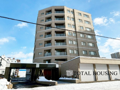 【外観】 | エクセルシオール山鼻14条 | ナチュラルな色使いとスタイリッシュなフォルムで存在感を漂わせる街並み。都会的な外観と、雰囲気のある街並みがマッチし、新生活の情景を生み出します。