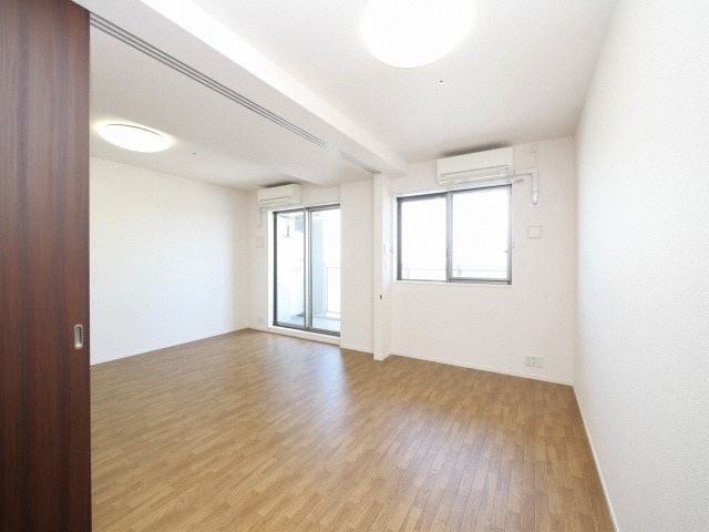 ノルデンタワー新大阪プレミアムの洋室