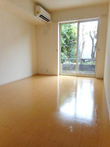 パインフォレスト　モーニングの居間・リビング