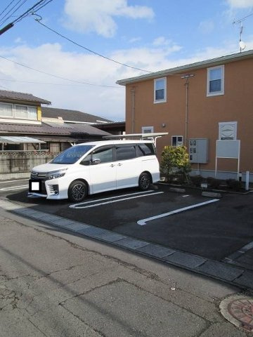 クレストールＫの駐車場