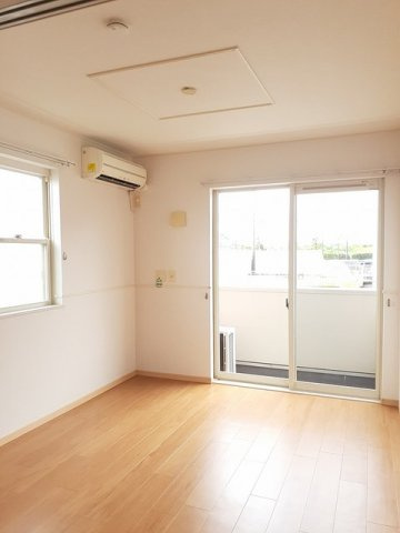 ガーデンコート　Ｅの居間・リビング