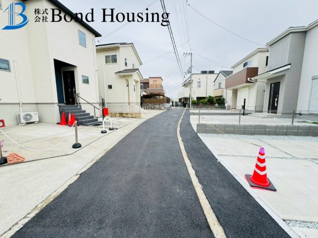 ランドリールームあり・WIC等収納豊富　名谷町　全3棟　3号棟の前面道路含む現地写真