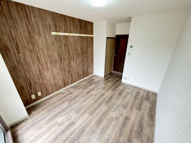 リヴェール梅尾の洋室