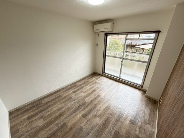 リヴェール梅尾の居間・リビング