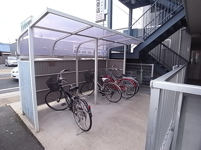 リヴェール梅尾の駐車場