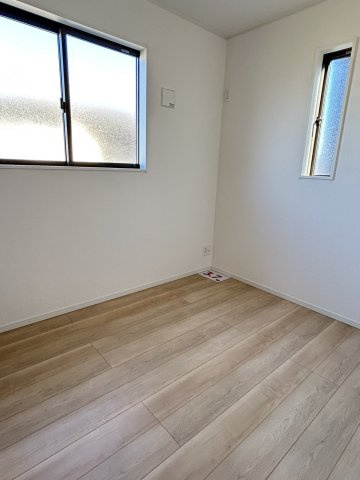 今治市北鳥生　３号棟の洋室