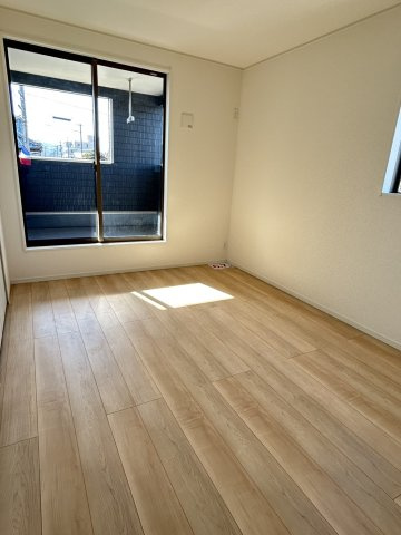 今治市北鳥生　３号棟の洋室