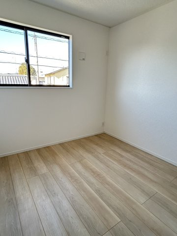 今治市北鳥生　３号棟の洋室