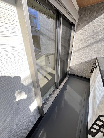 大阪市鶴見区今津中１丁目のアパートのバルコニー