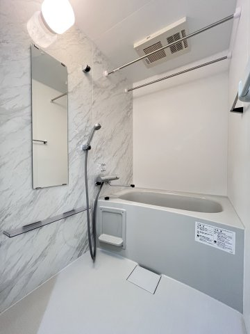 大阪市鶴見区今津中１丁目のアパートの浴室