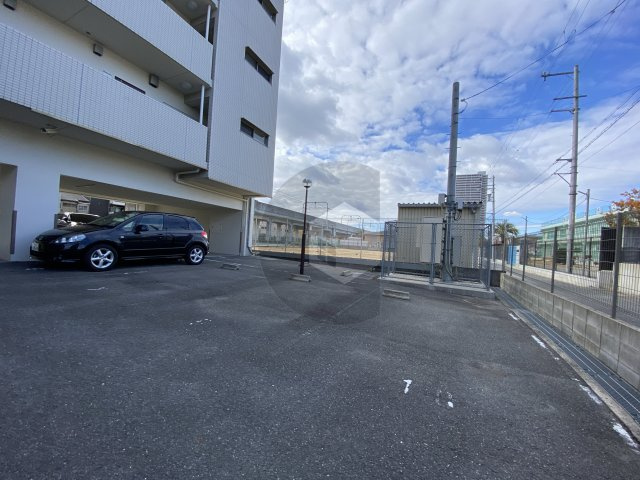 パレ フルールの駐車場