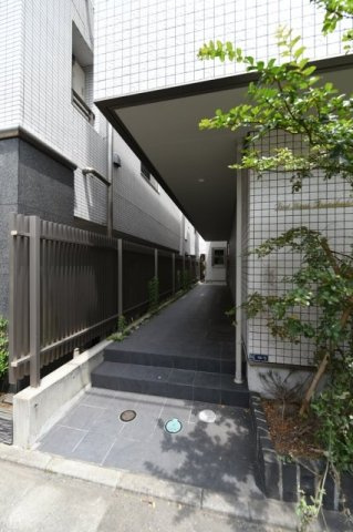 ＦＩＲＳＴ　ＨＯＵＳＥ　ＡＺＵＭＡＢＡＳＨＩのエントランス