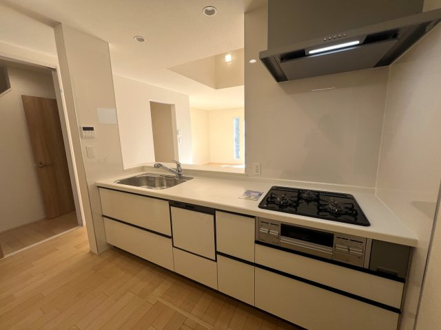 横浜と言ったら...山手！山手と言ったら...【中区本郷町】新築戸建のキッチン|キッチンでお料理をお楽しみください