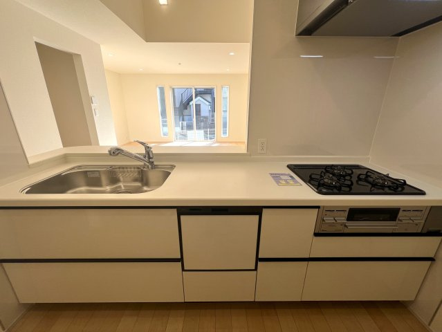 横浜と言ったら...山手！山手と言ったら...【中区本郷町】新築戸建のキッチン|きれいなキッチンです