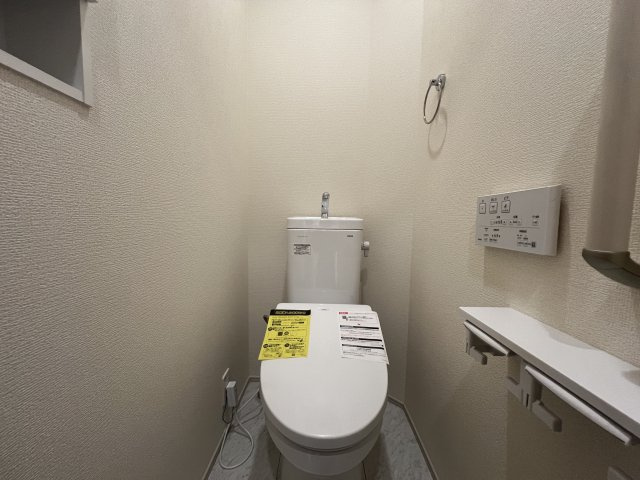 横浜と言ったら...山手！山手と言ったら...【中区本郷町】新築戸建のトイレ|ゆったりとした空間のトイレです