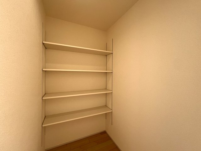 横浜と言ったら...山手！山手と言ったら...【中区本郷町】新築戸建の収納|大きなものも収納できそうです