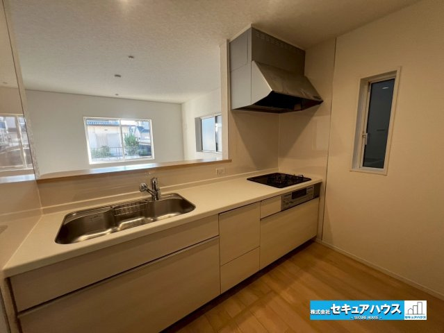 【今からご案内可能】東海市荒尾町曽山　全2棟のキッチン|【キッチン】
◆同時にたくさんの料理が調理できる。「焼く・蒸す・煮る」の工程を同時進行で進めることができるので、料理を素早く作ることができます。育児でバタバタ忙しいママに嬉しい♪