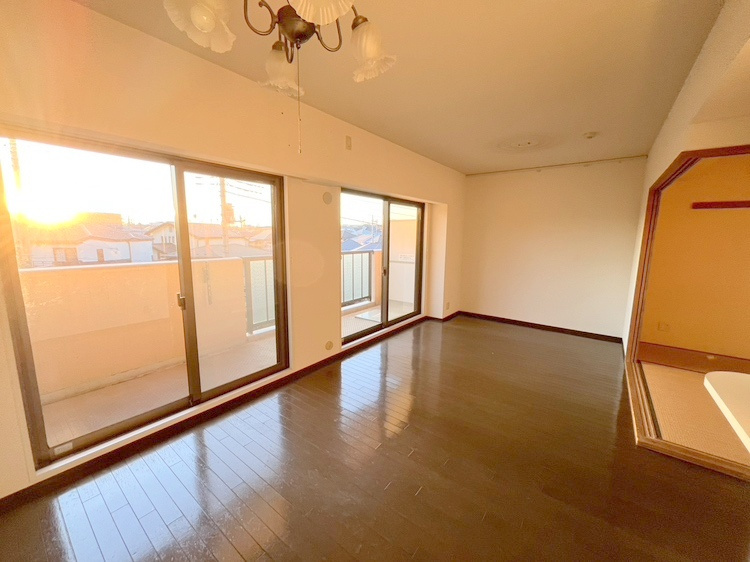 エステ・コート北柏参番館の居間・リビング|リビング