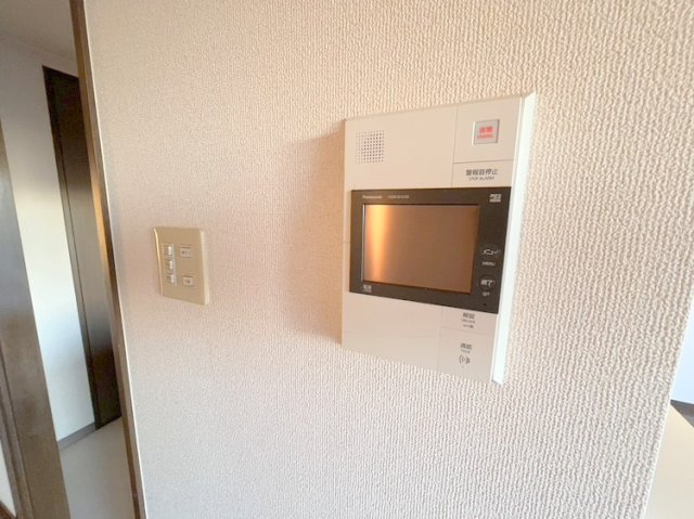 エステ・コート北柏参番館の防犯設備|モニター付きインターフォン
