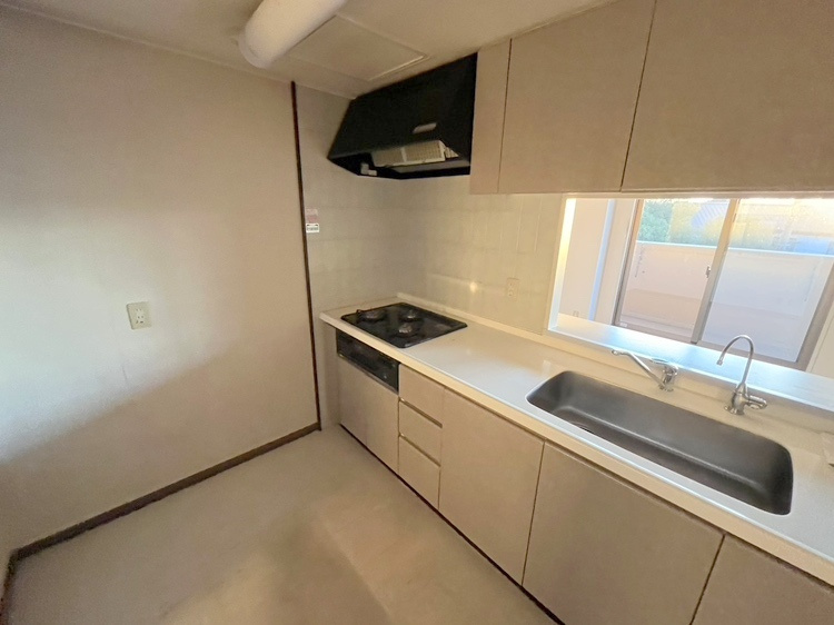 エステ・コート北柏参番館のキッチン|キッチン/家族と会話をしながら料理ができる対面式カウンターキッチン