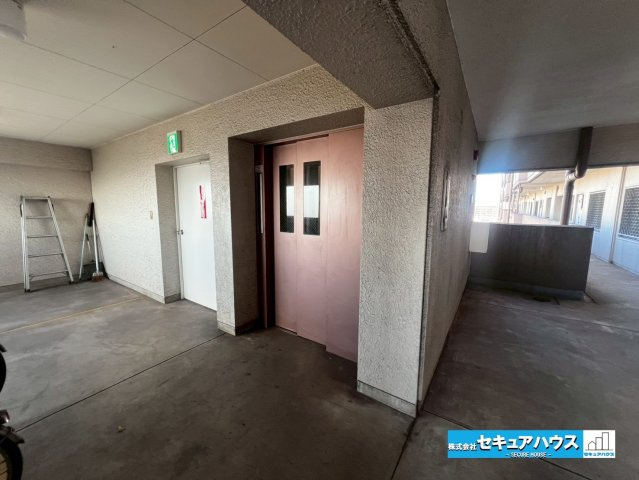 横須賀西住宅のその他共用部分|事前予約にて現地ご見学いただけます！お気軽にお問い合わせください♪
■株式会社　セキュアハウス■
住宅ローンに強く、知識、経験豊富なスタッフ在籍
お客様に寄り添い、ご成約後もサポート致します。