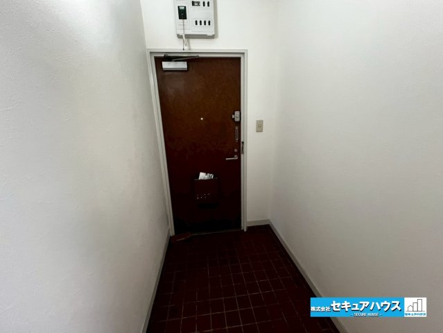 横須賀西住宅の玄関|【玄関】
♦お客様を優雅にお迎えする、ゆとりある玄関スペース♪