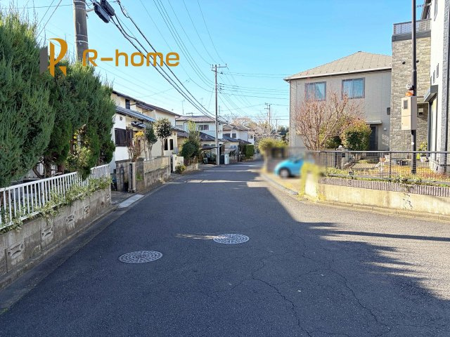 つくば市下広岡第4　新築戸建て　1号棟の前面道路含む現地写真|『今から見たい！』大歓迎です♪
お気軽にＲ－ｈomeまでお問い合わせください。